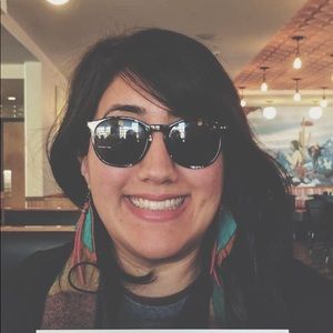 Meet your Posher, Mona